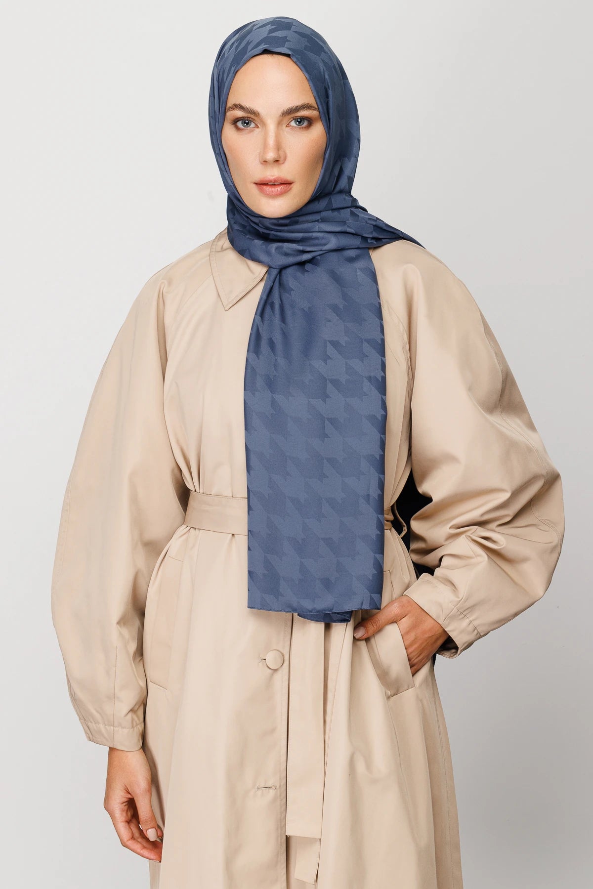 Houndstooth Pattern Silky Jacquard Shawl - Anthracite