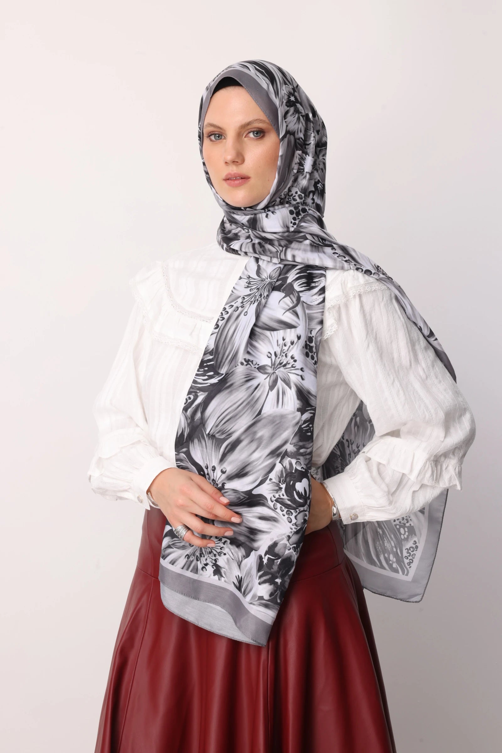 Larin Pattern Cotton Scarf - Gray