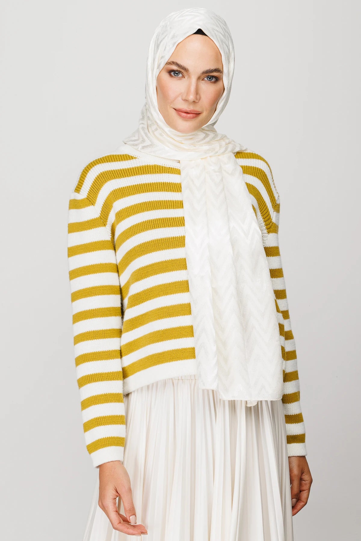 Zigzag Pattern Shiny Jacquard Scarf - Ecru