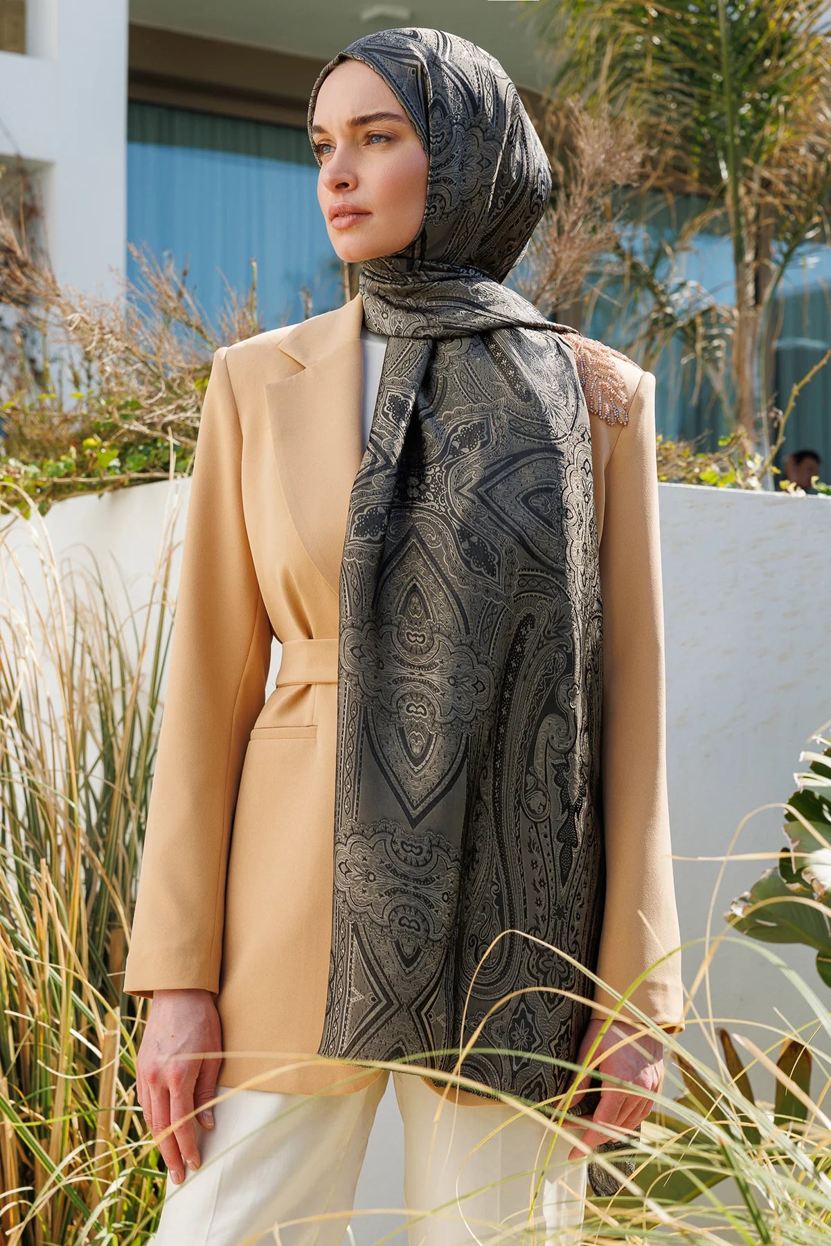 Liva Pattern Shine Line Scarf - Black-Beige