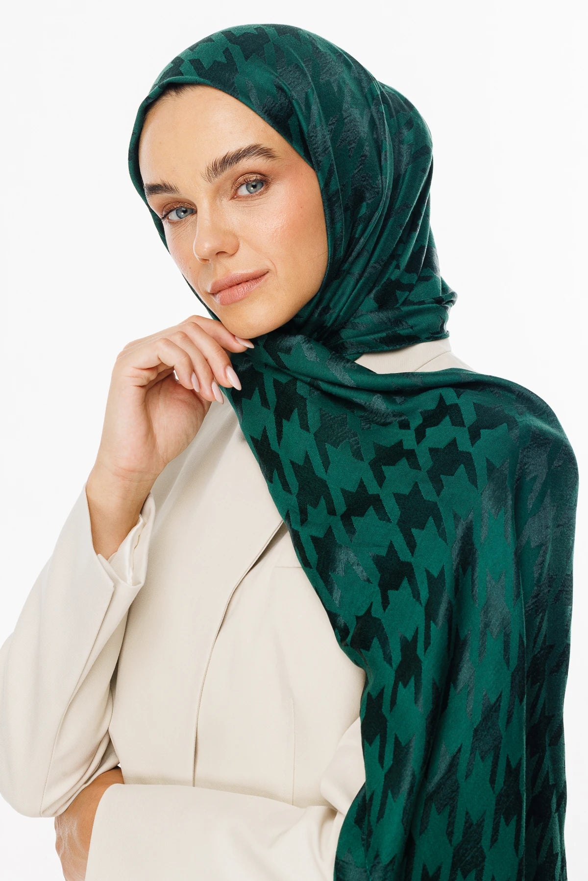 Houndstooth Pattern Shiny Jacquard Shawl - Emerald