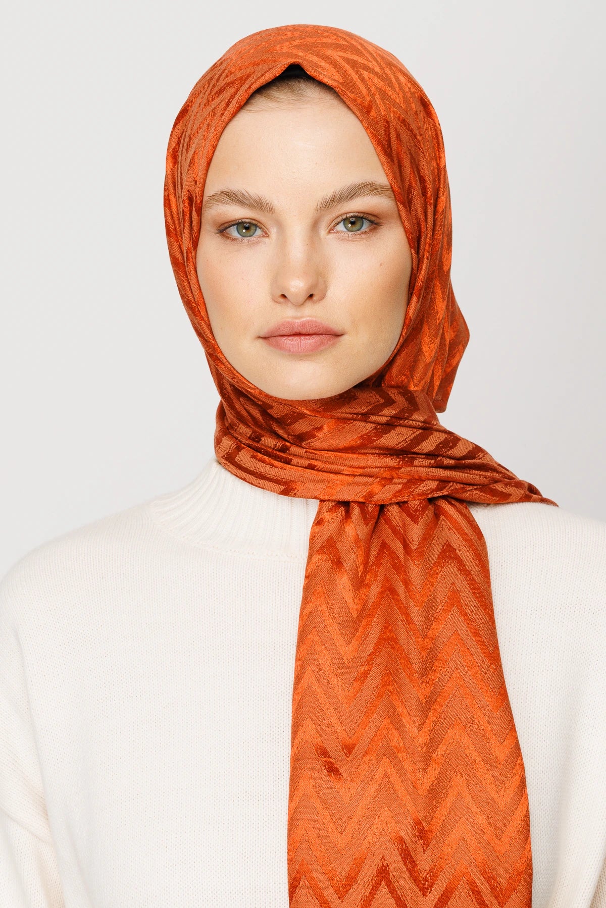 Zigzag Pattern Shiny Jacquard Scarf - Tile