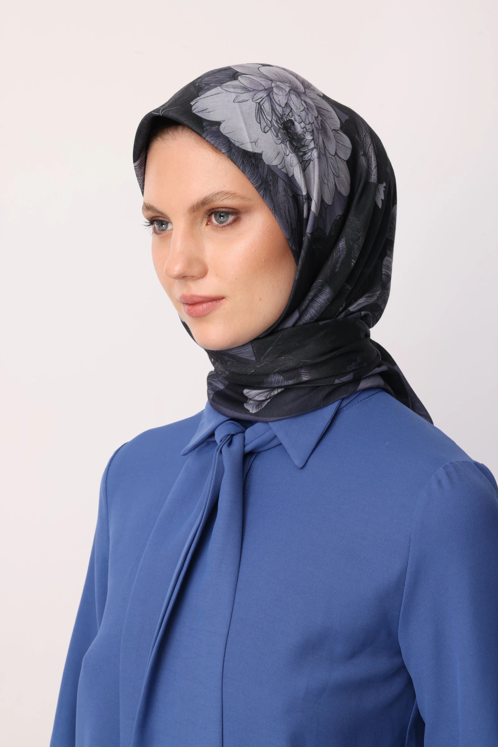 Floren Pattern Cotton Scarf - Navy blue