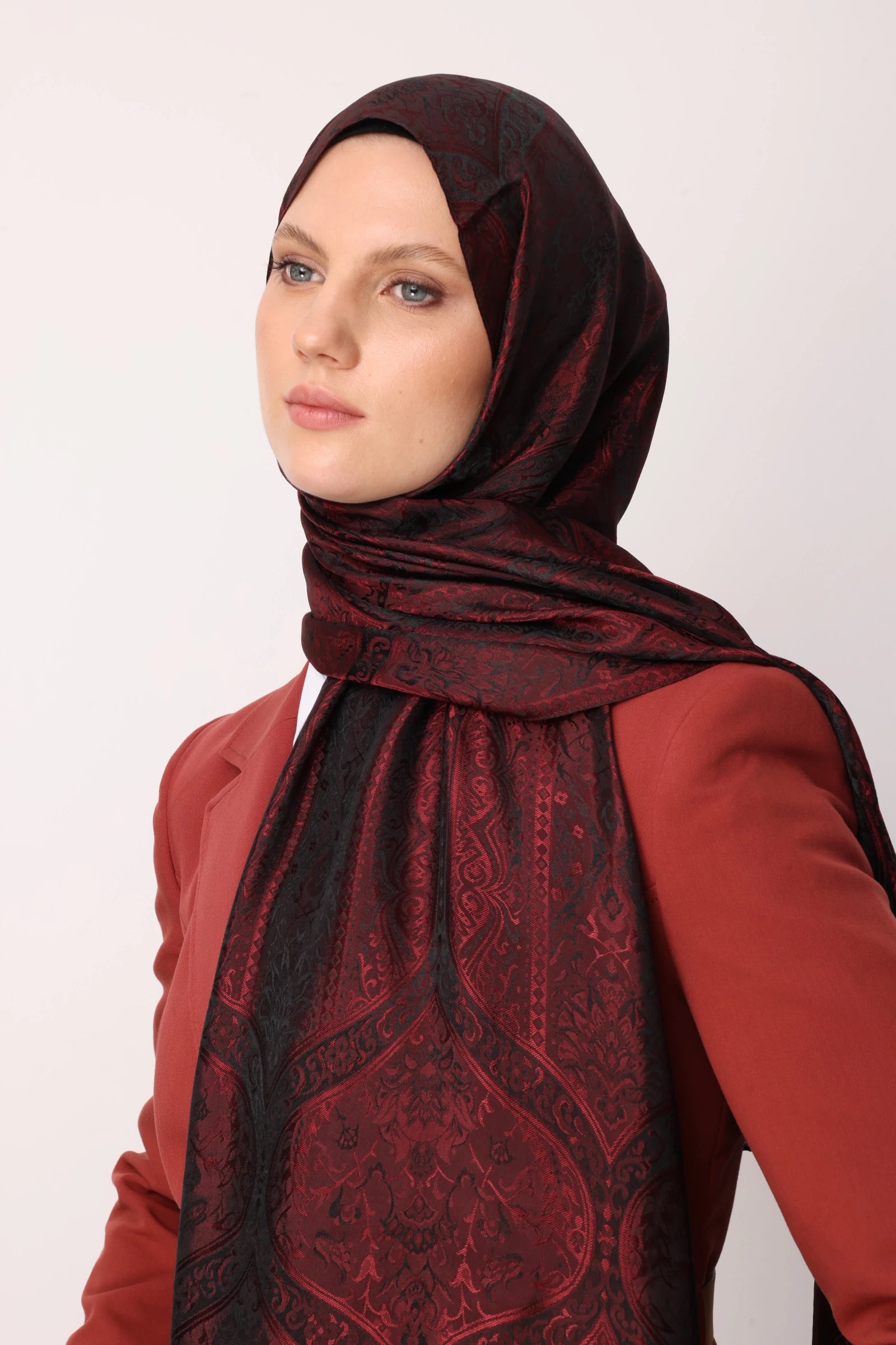 Soler Pattern Shine Line Scarf - Black-Burgundy