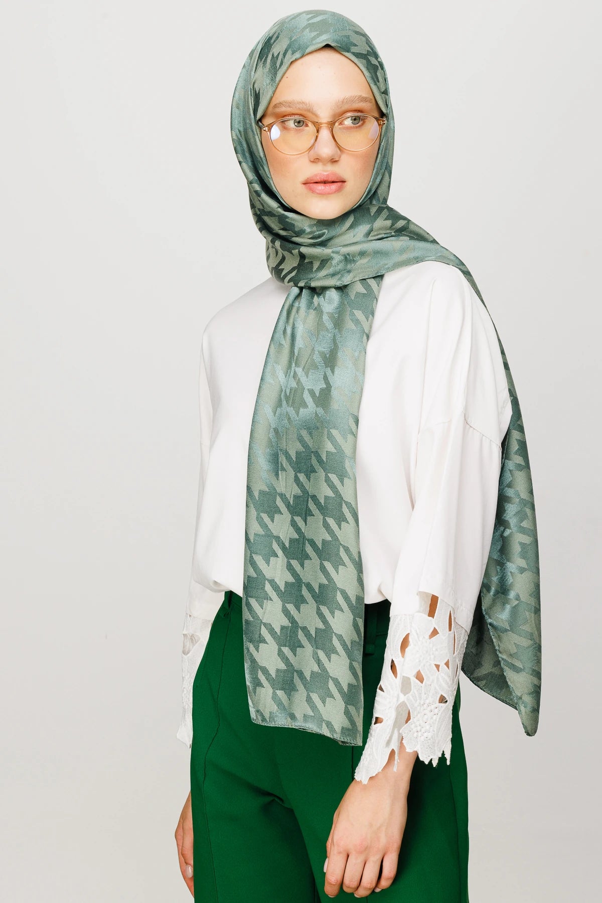 Houndstooth Pattern Shiny Jacquard Shawl - Mold Green