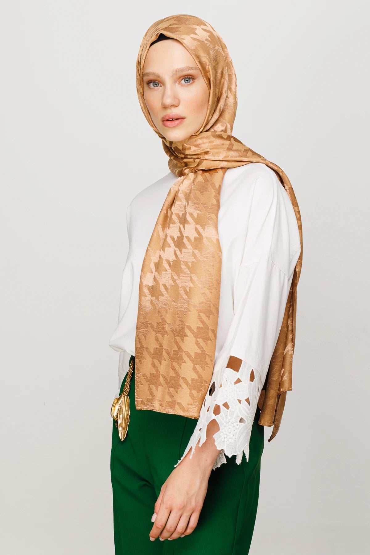 Houndstooth Pattern Shiny Jacquard Shawl - Biscuit