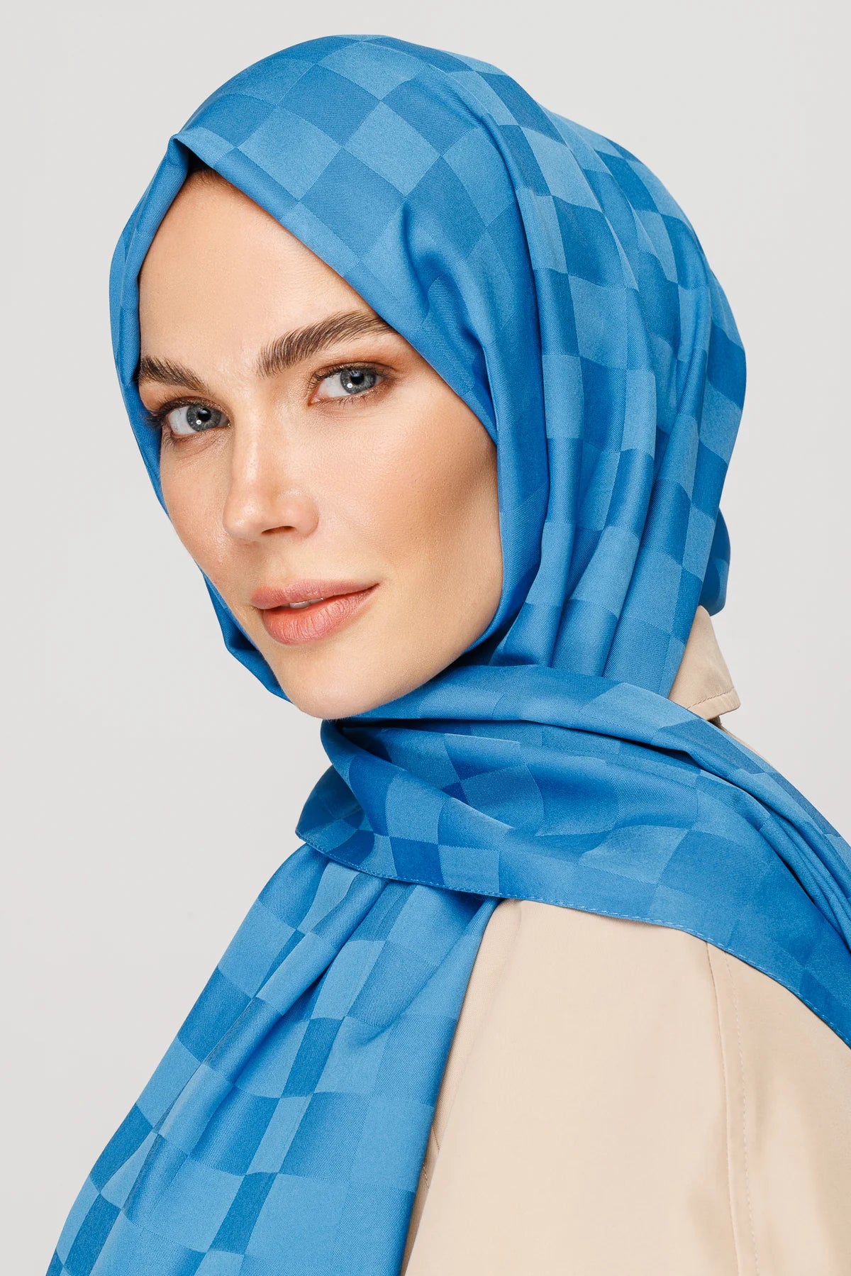 Checkerboard Pattern Silky Jacquard Shawl - Blue