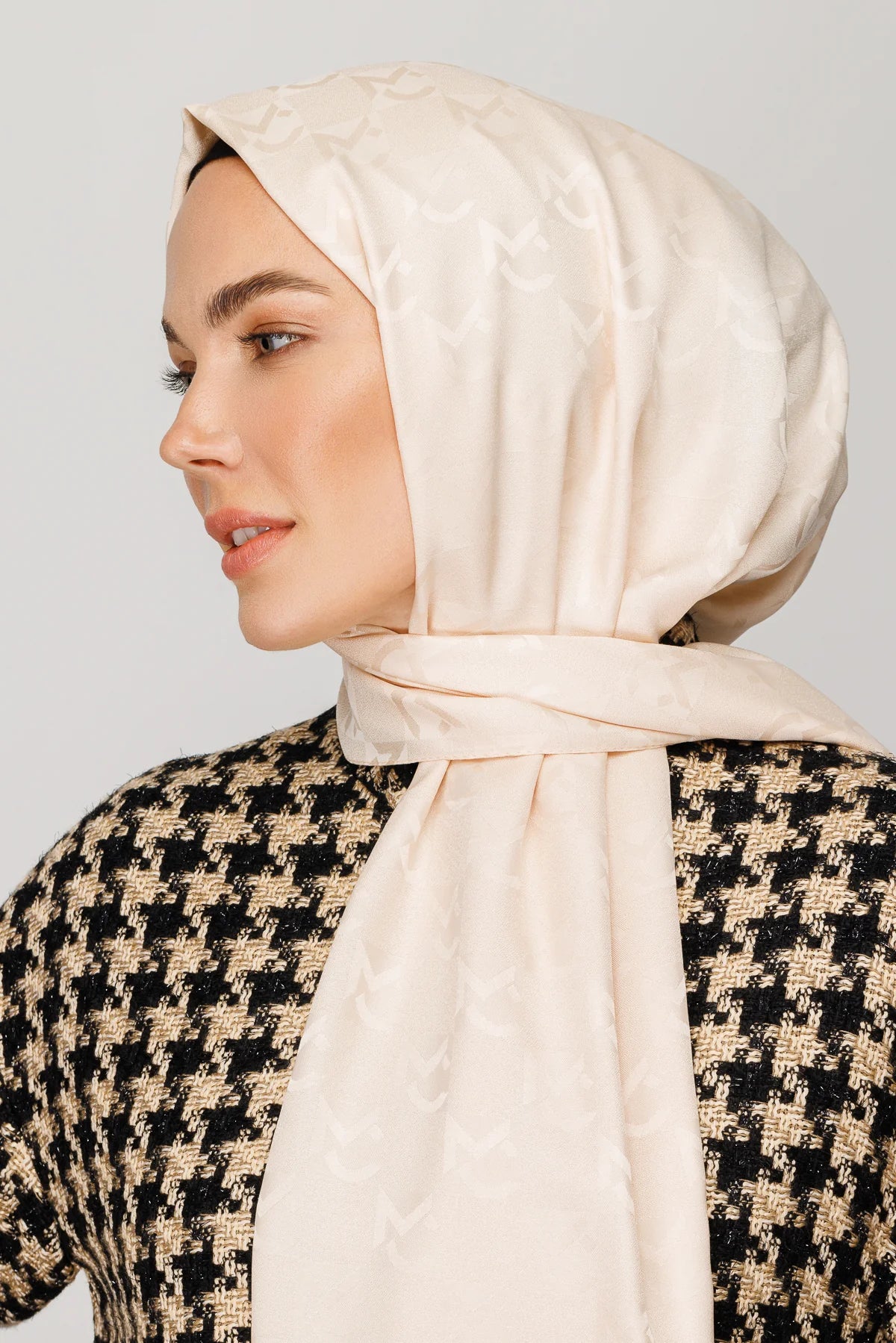 Mc Pattern Jacquard Shawl - Vanillin
