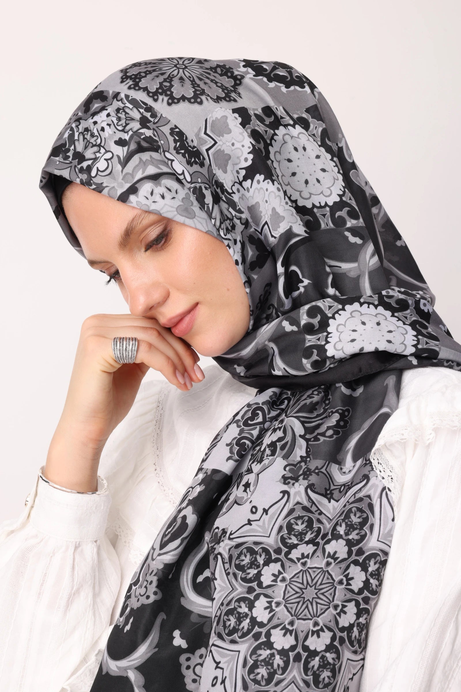 Solhar Pattern Cotton Scarf - Black