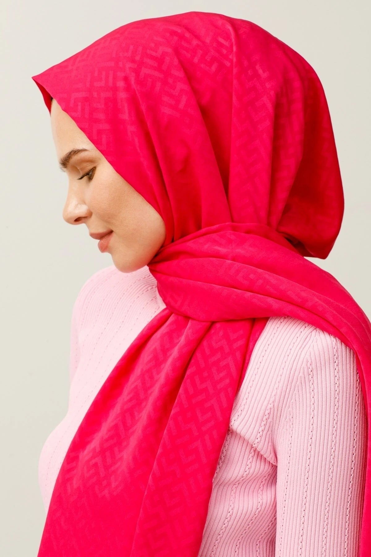 Z Pattern Silky Jacquard Scarf - Fuchsia