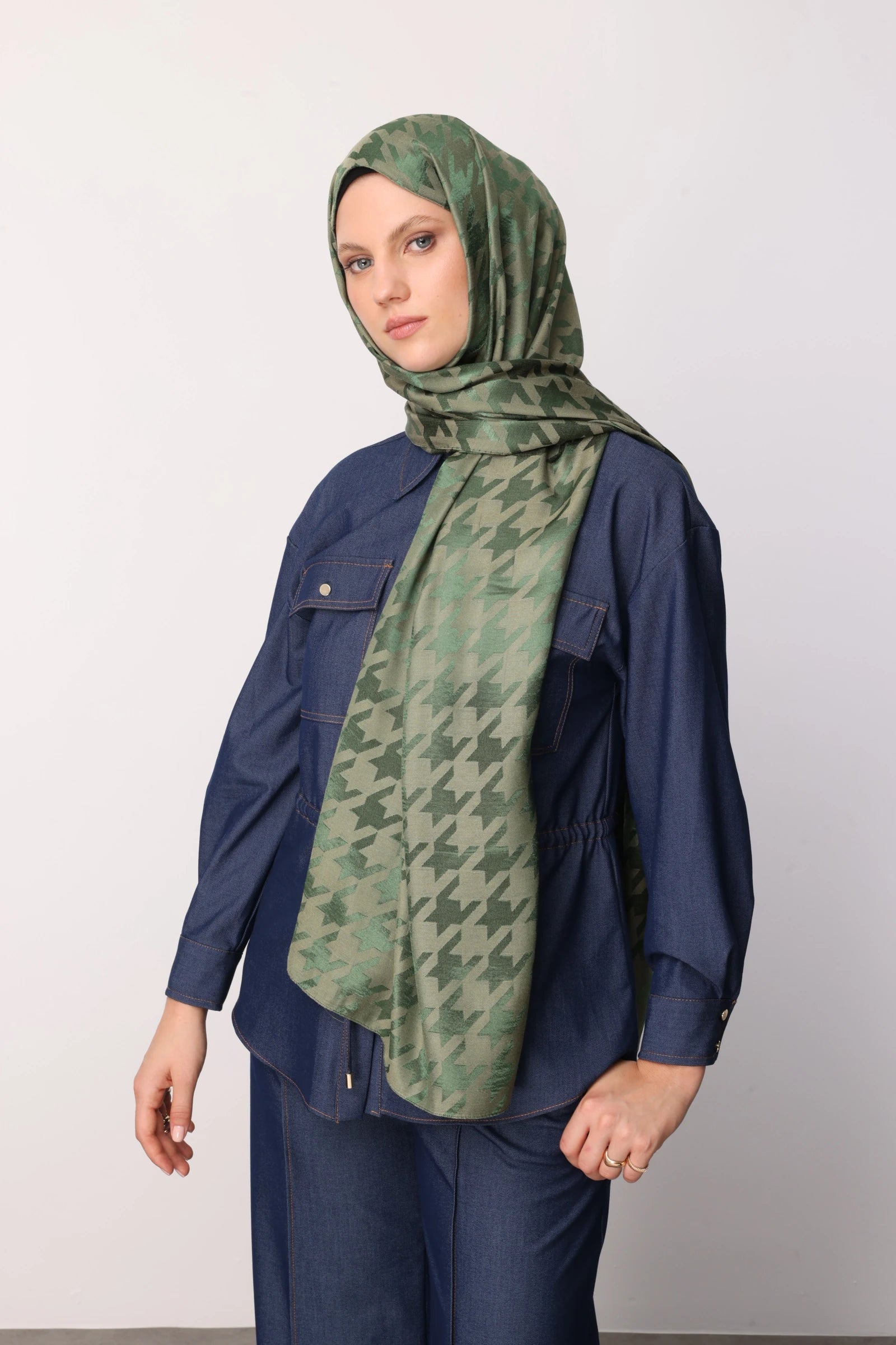 Houndstooth Pattern Shiny Jacquard Shawl - Military Green
