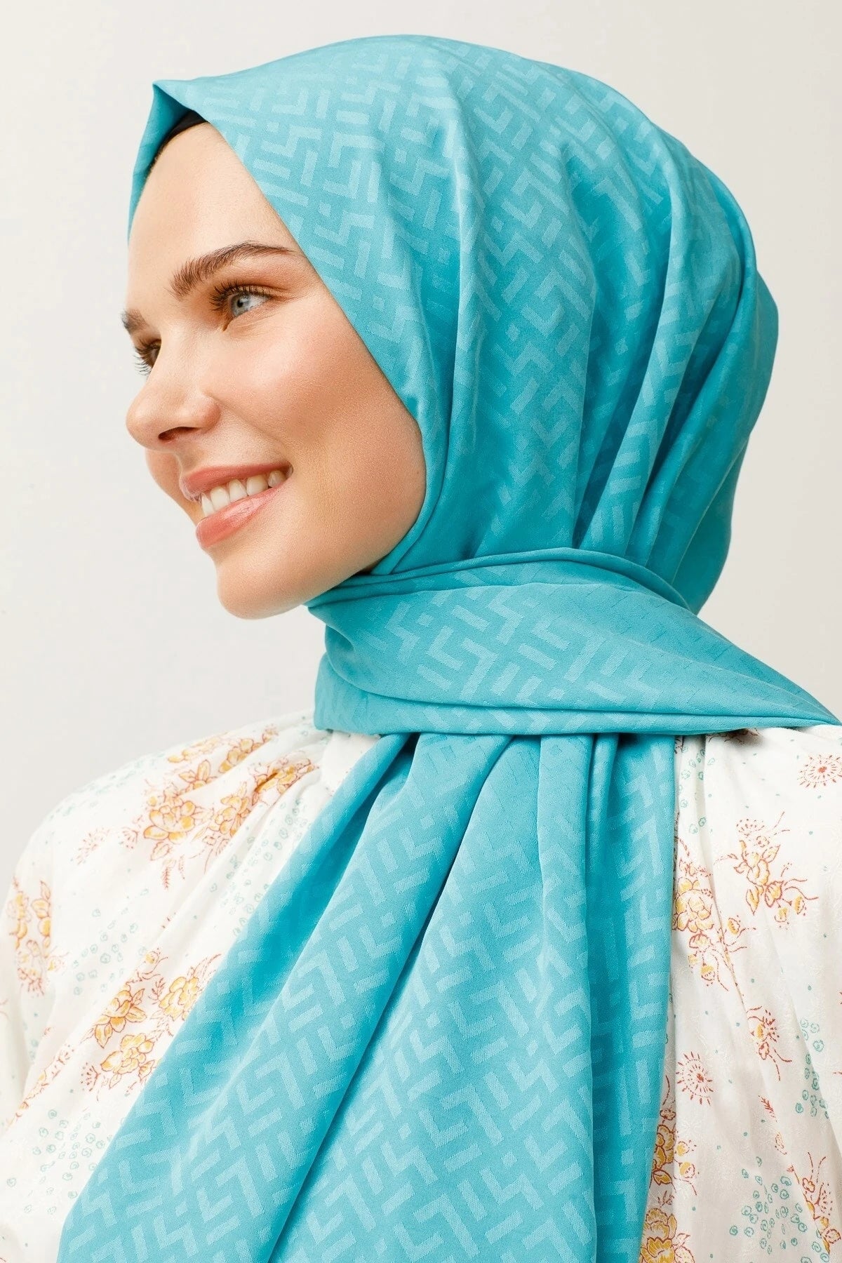 Z Pattern Silky Jacquard Scarf - Turquoise