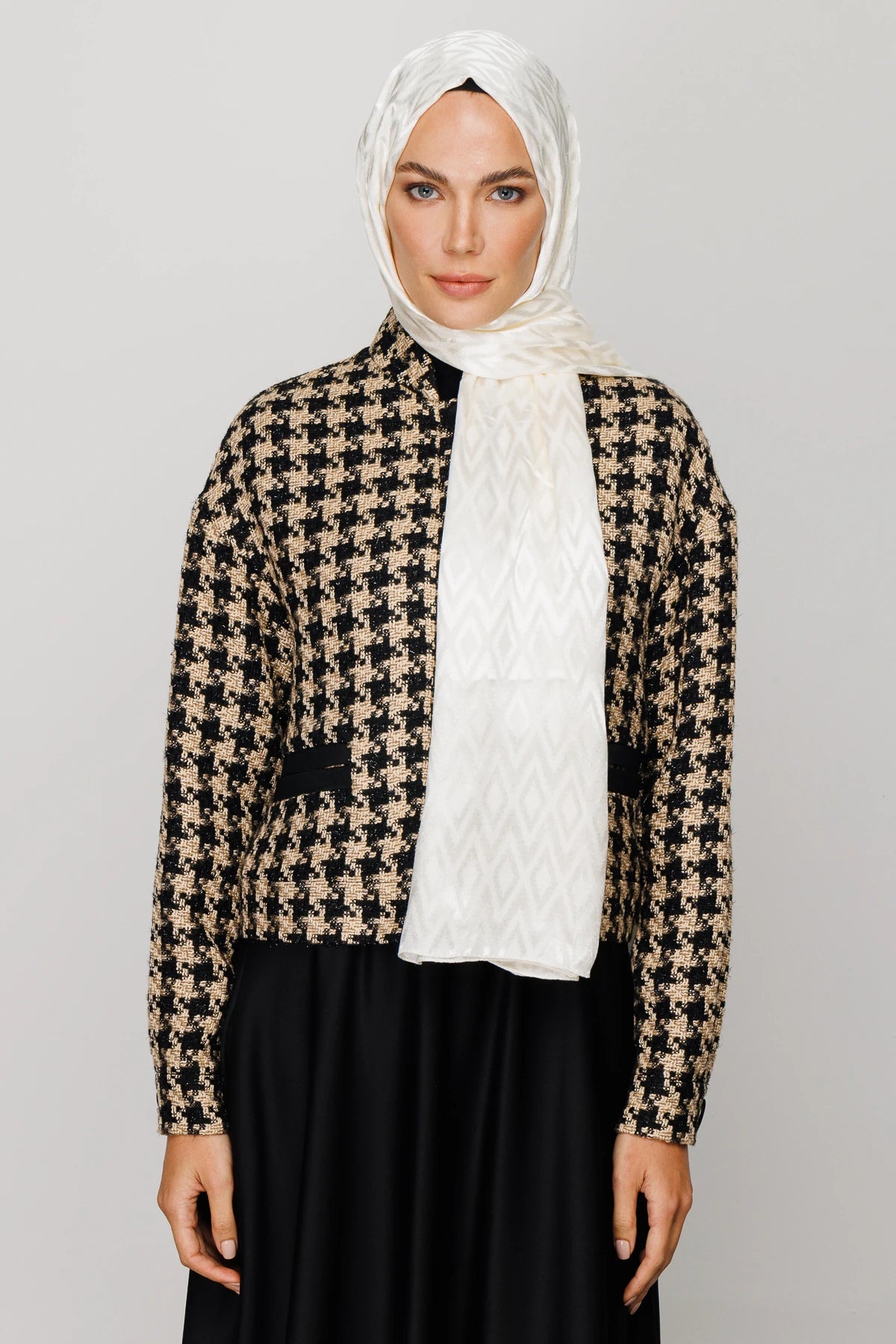 Tile Pattern Shiny Jacquard Shawl - Ecru