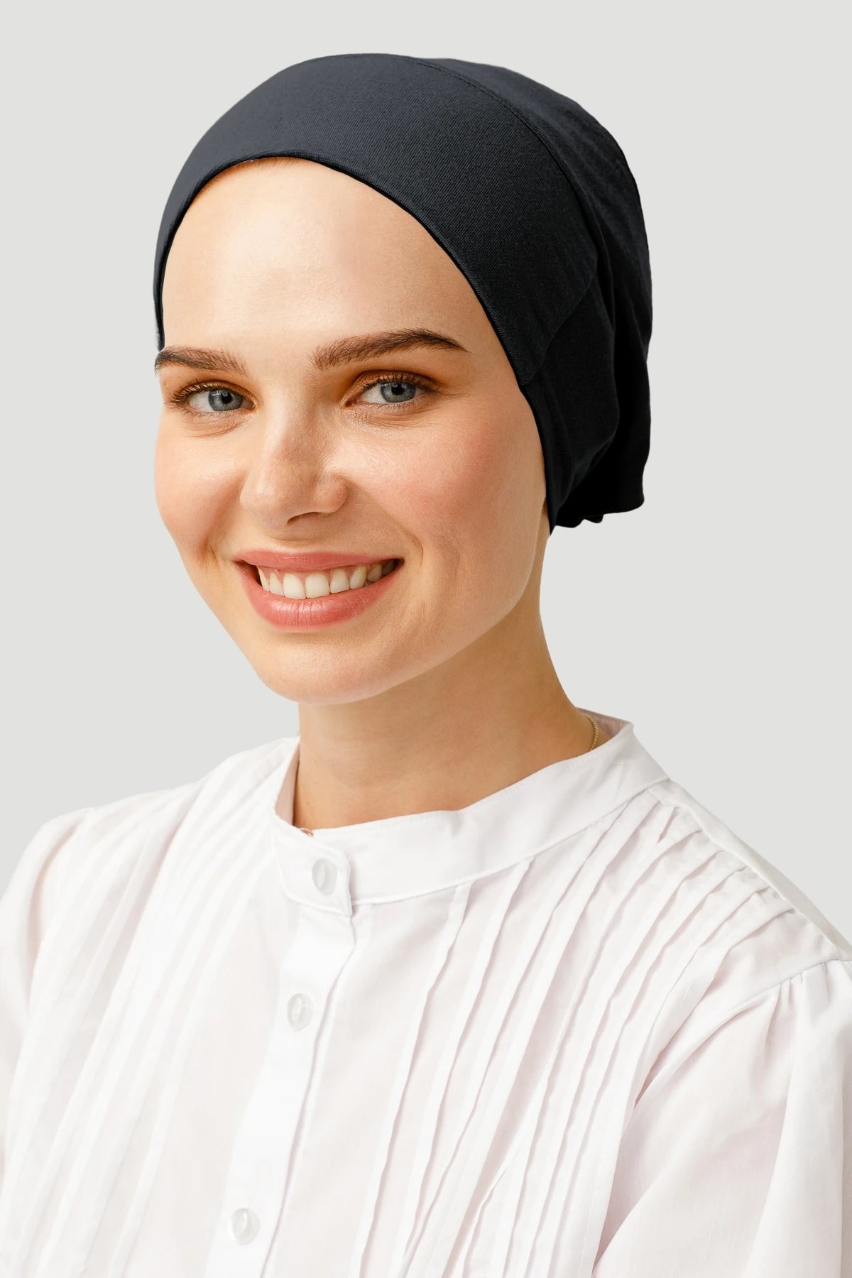 Seamless Tie-On Bonnet - Black