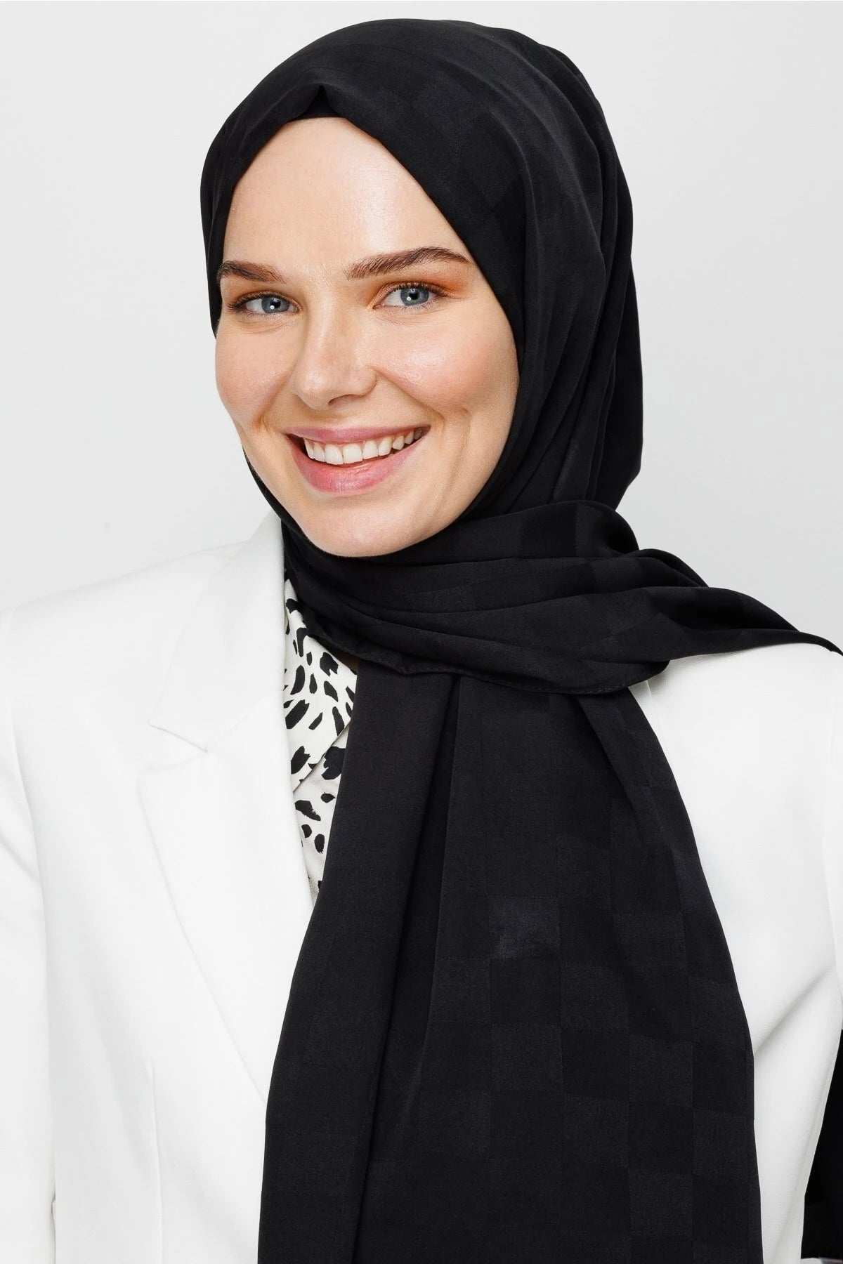 Checkerboard Pattern Silky Jacquard Shawl - Black