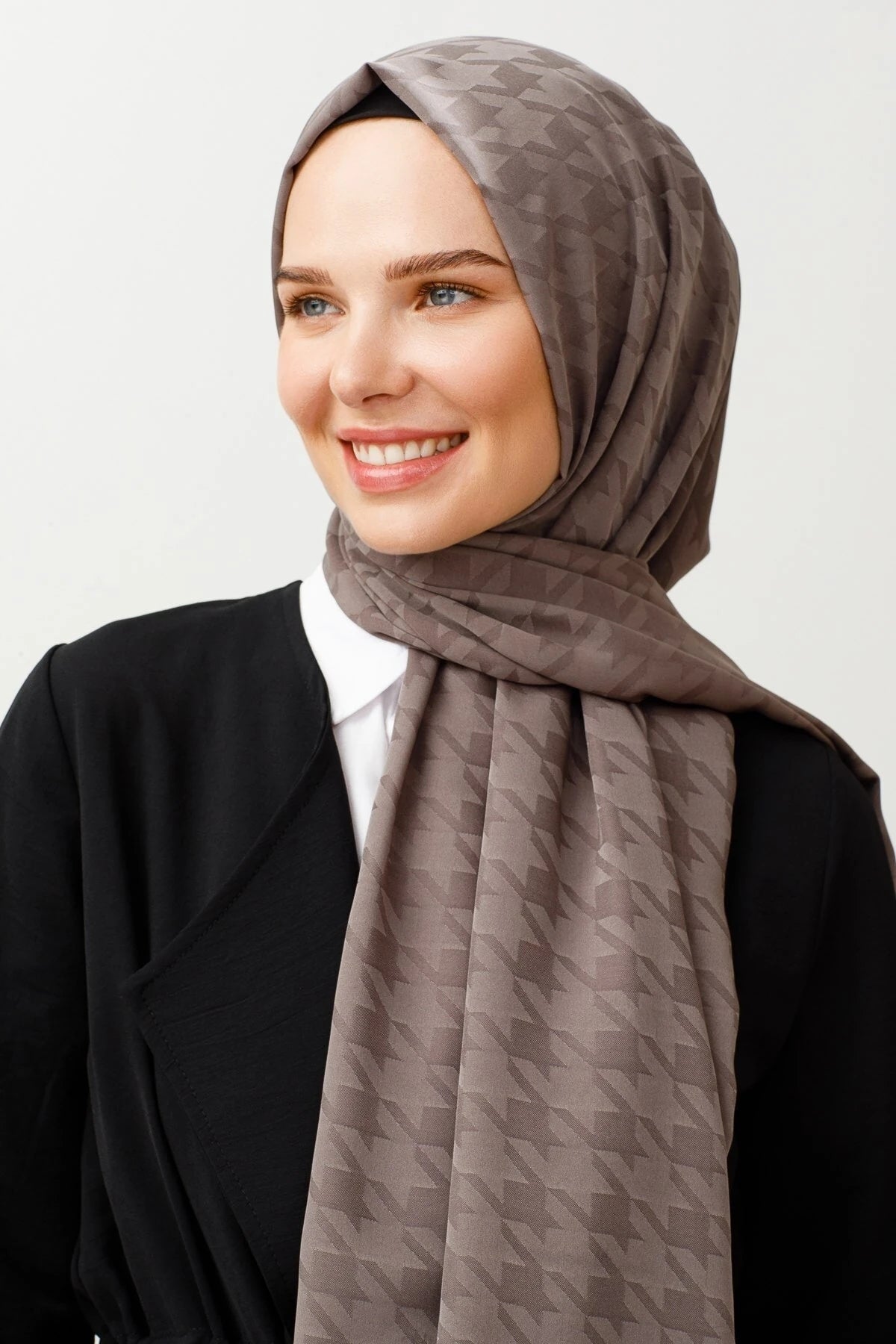 Houndstooth Pattern Silky Jacquard Shawl - Gray