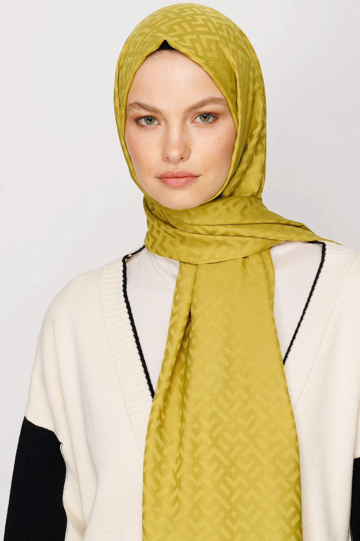 Z Pattern Silky Jacquard Scarf - Olive Green