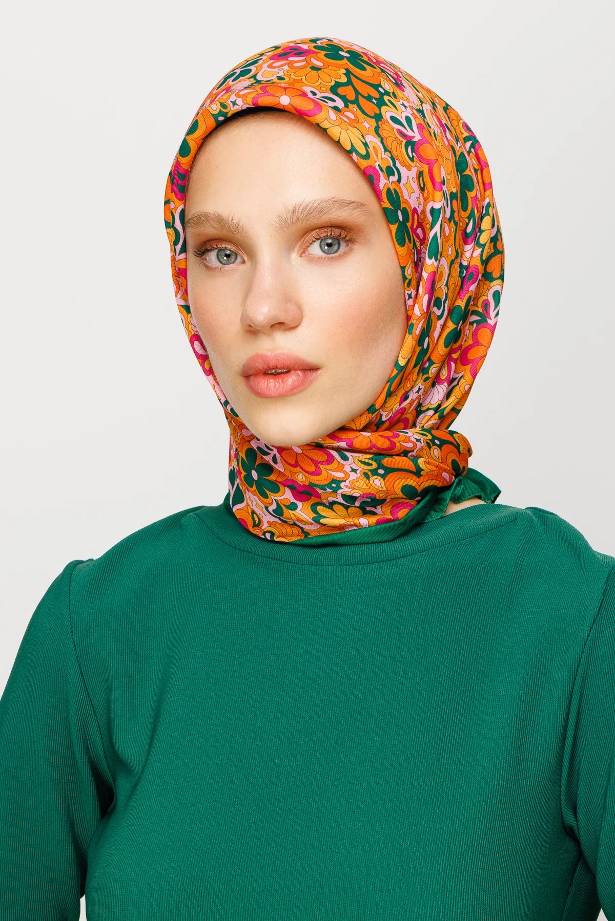 Daisy Pattern Digital Soft Scarf - Benetton Green