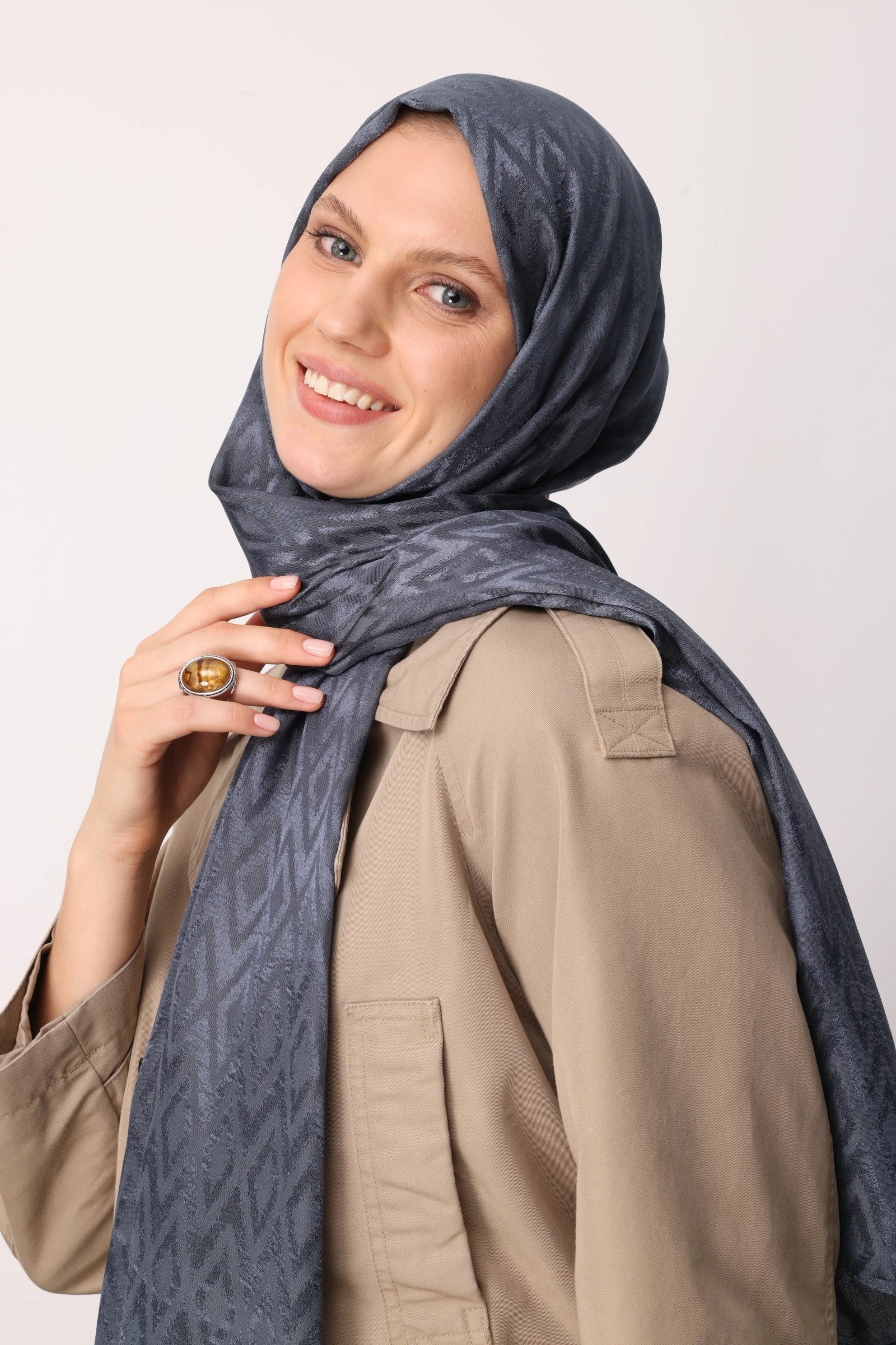 Tile Pattern Shiny Jacquard Shawl - Anthracite
