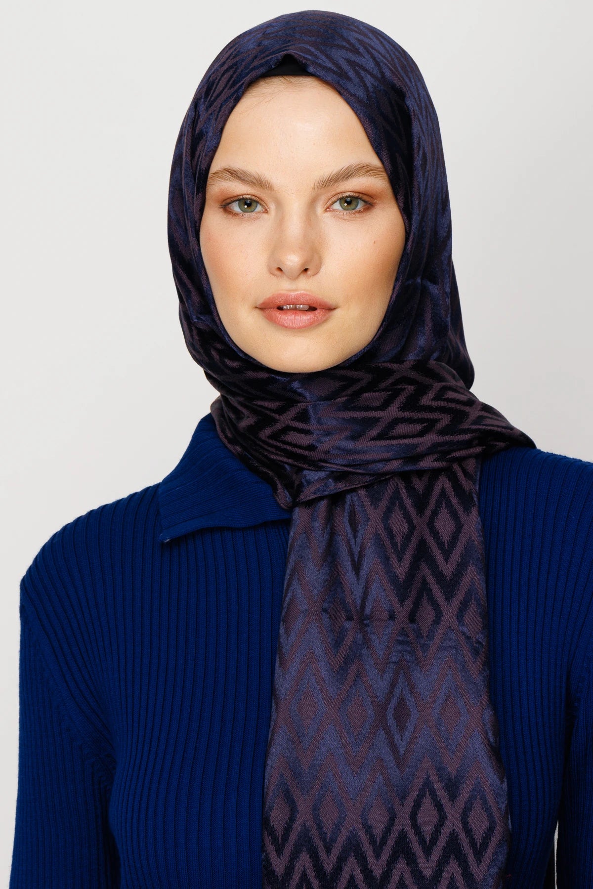 Tile Pattern Shiny Jacquard Shawl - Navy blue