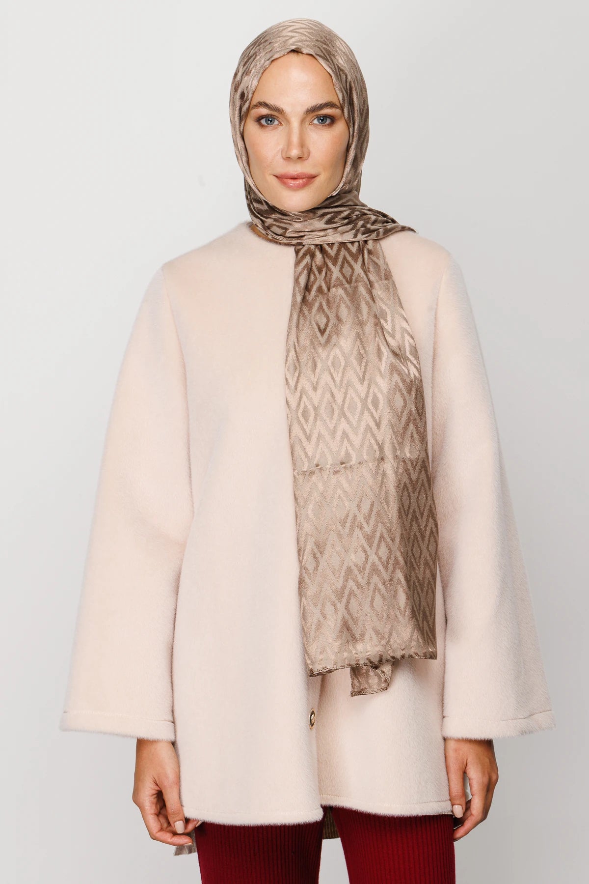 Tile Pattern Shiny Jacquard Shawl - Brown