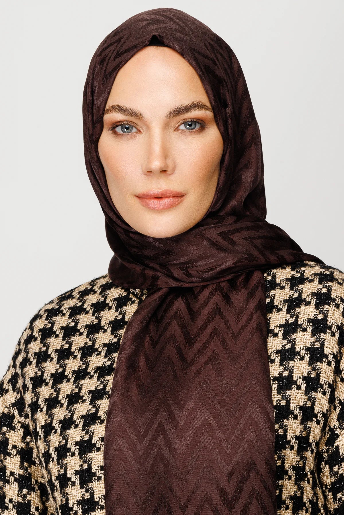 Zigzag Pattern Shiny Jacquard Scarf - Bitter Coffee