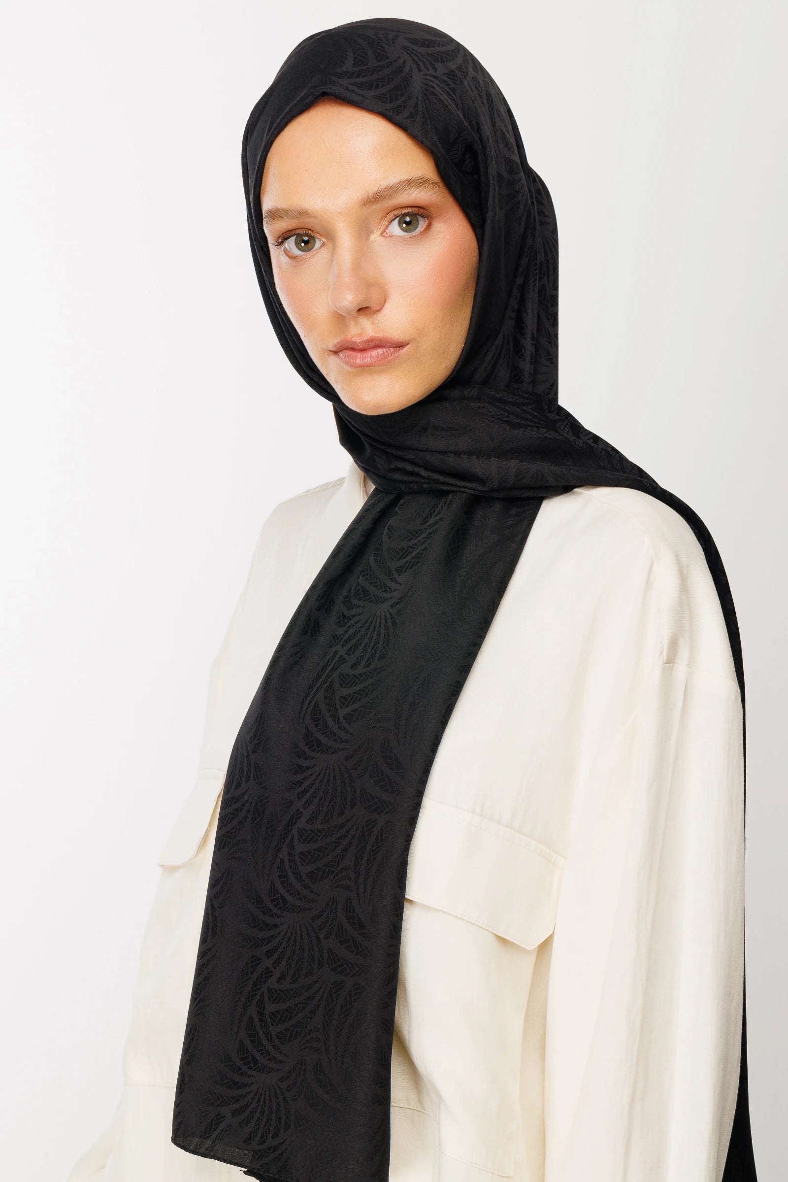 Artemis Pattern Silky Jacquard Scarf - Black