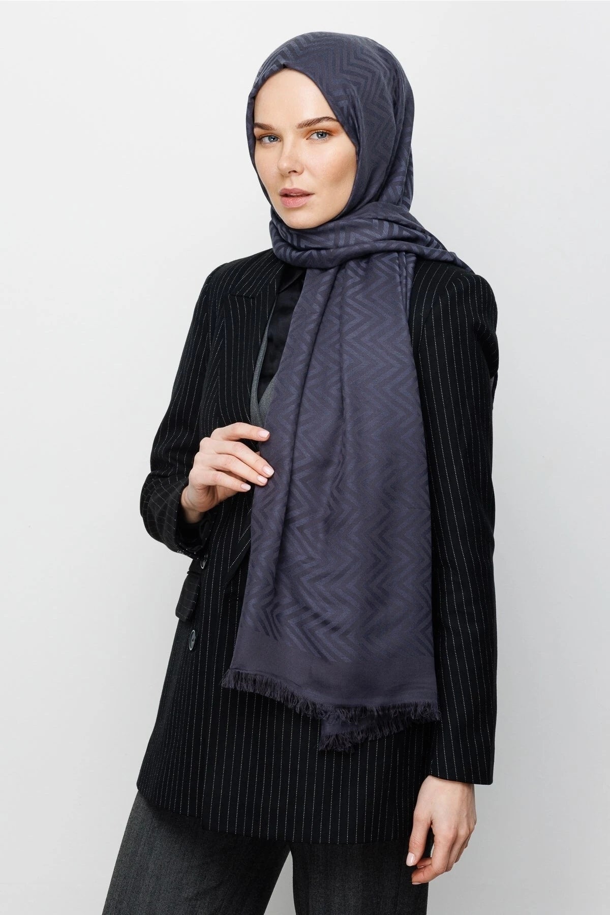Zigzag Pattern Cotton Jacquard Shawl - Smoked