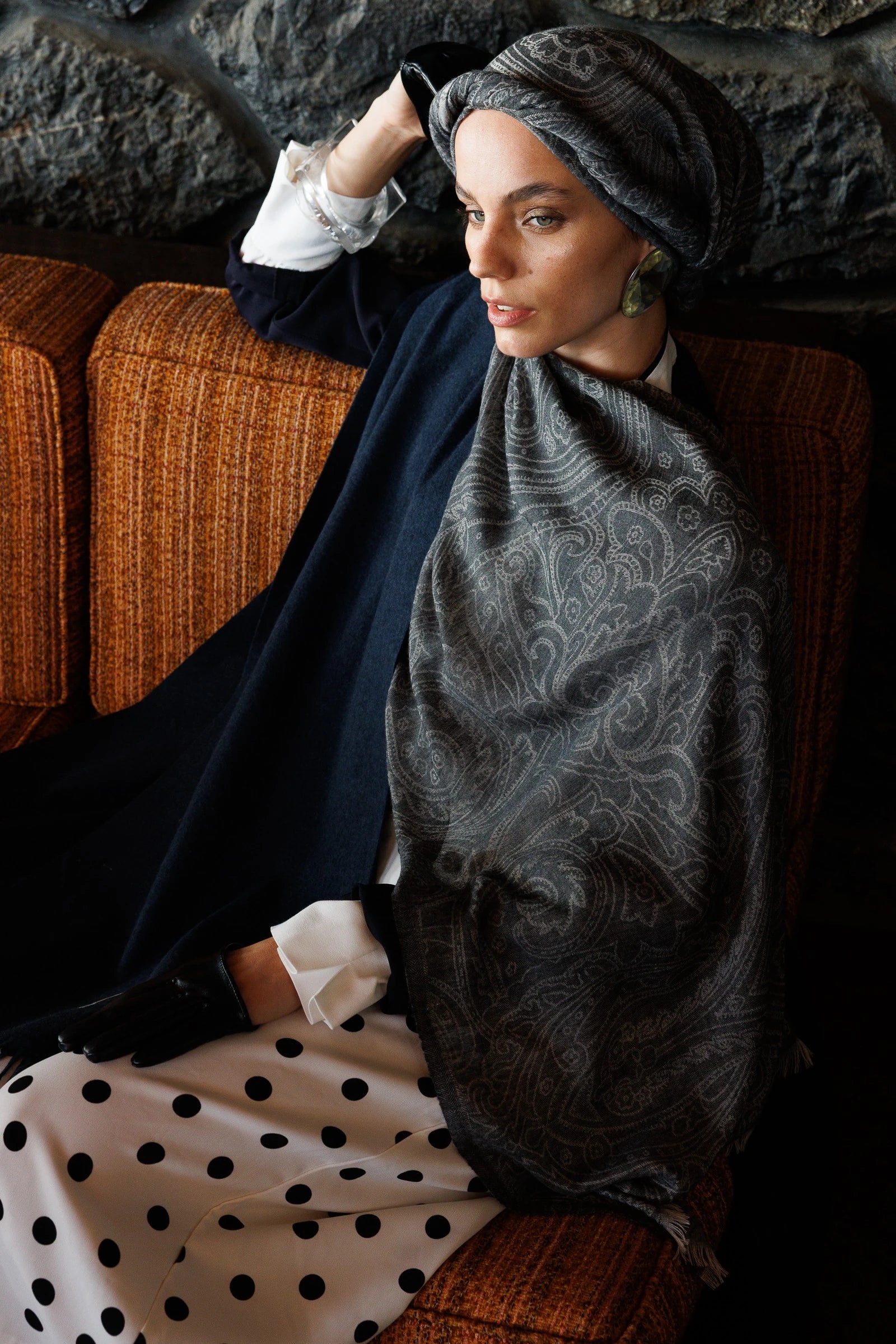 Rumi Pattern Wool Cashmere Shawl - Black