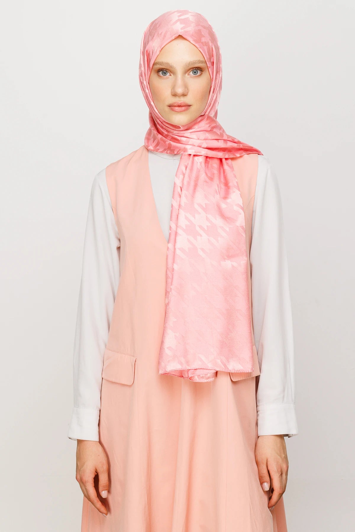 Houndstooth Pattern Shiny Jacquard Shawl - Powder