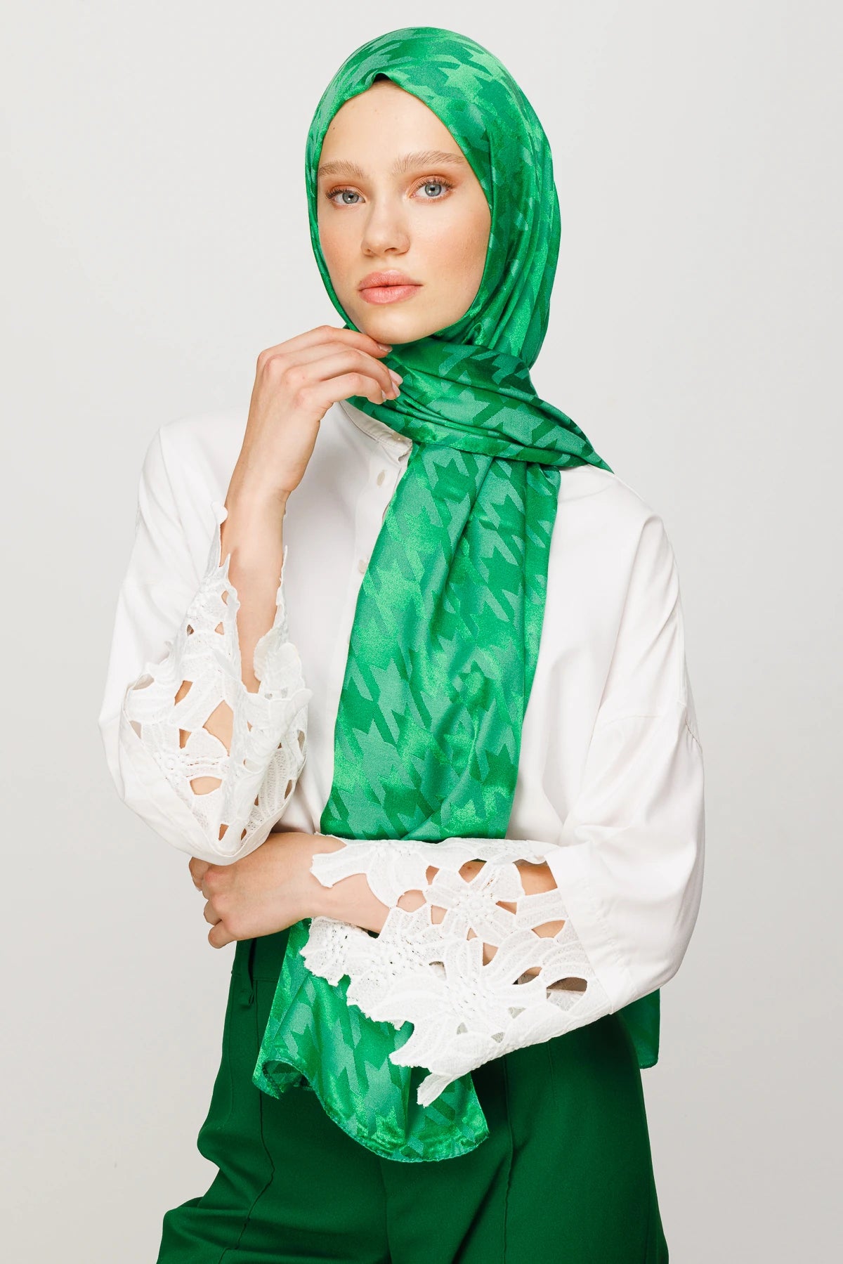 Houndstooth Pattern Shiny Jacquard Shawl - Benetton Green