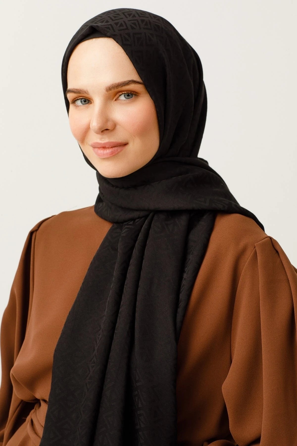 Triangle Pattern Cotton Jacquard Scarf - Black