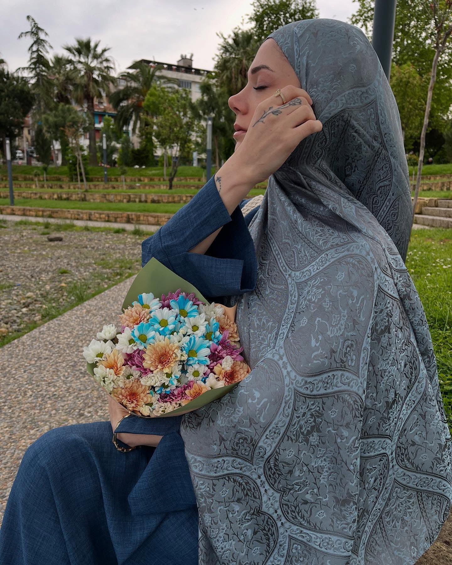 Soler Pattern Shine Line Scarf - Dark Gray-Light Blue