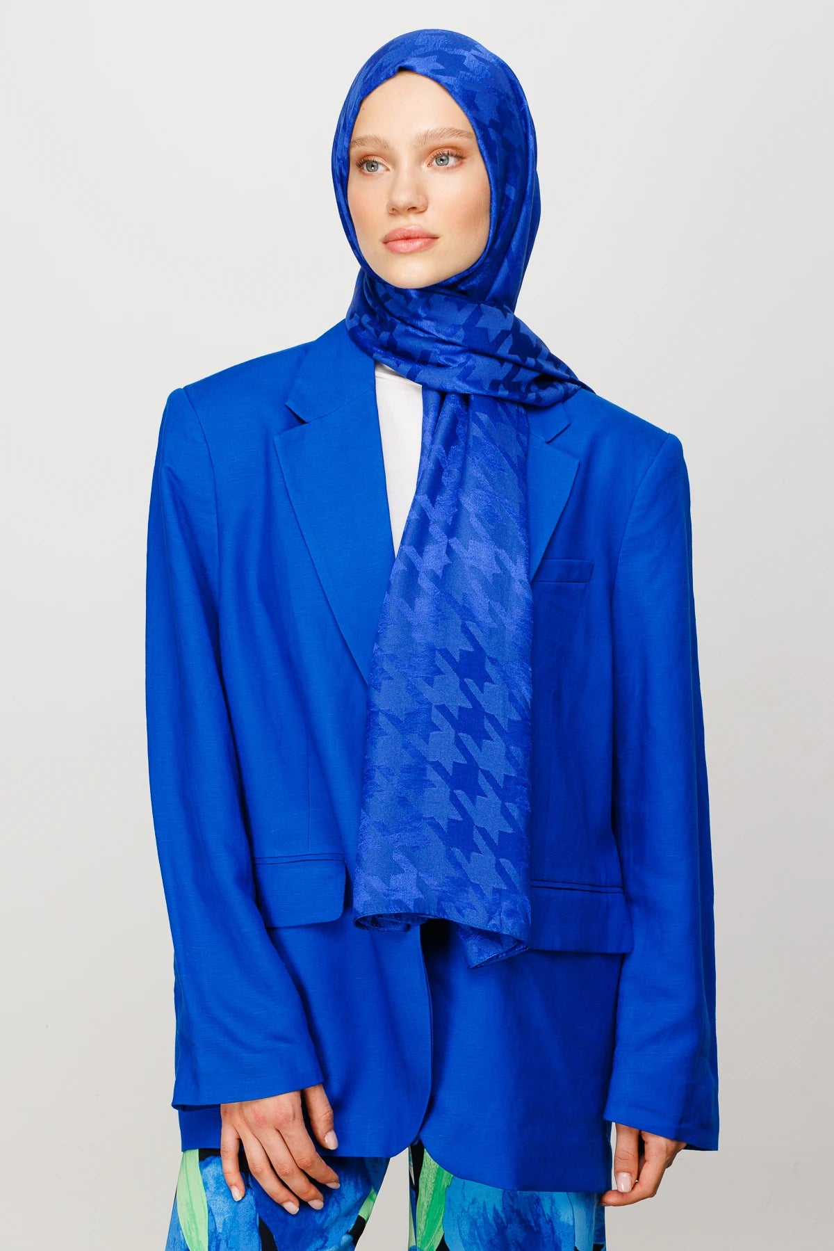 Houndstooth Pattern Shiny Jacquard Shawl - Saks Blue