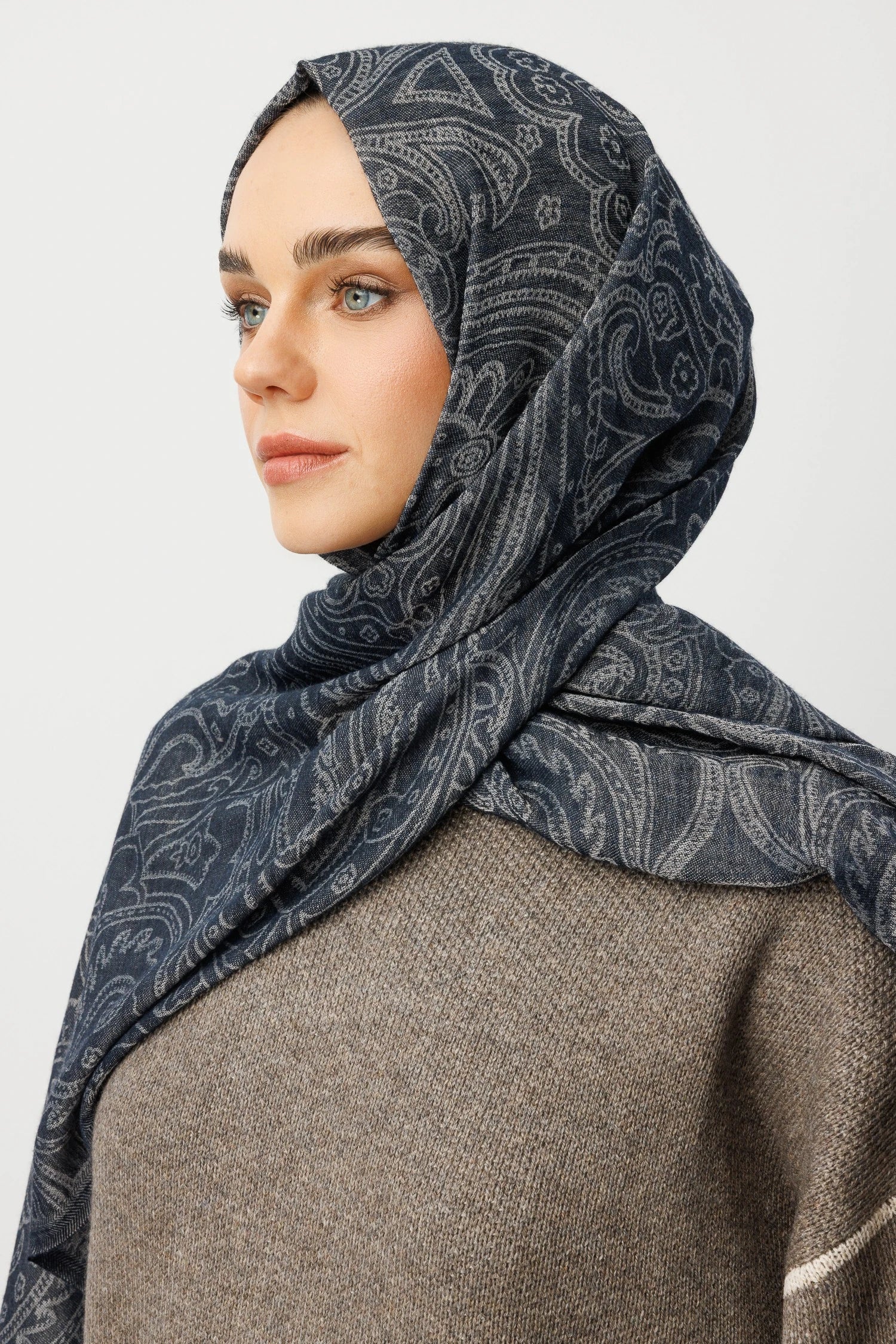 Rumi Pattern Wool Cashmere Shawl - Navy blue