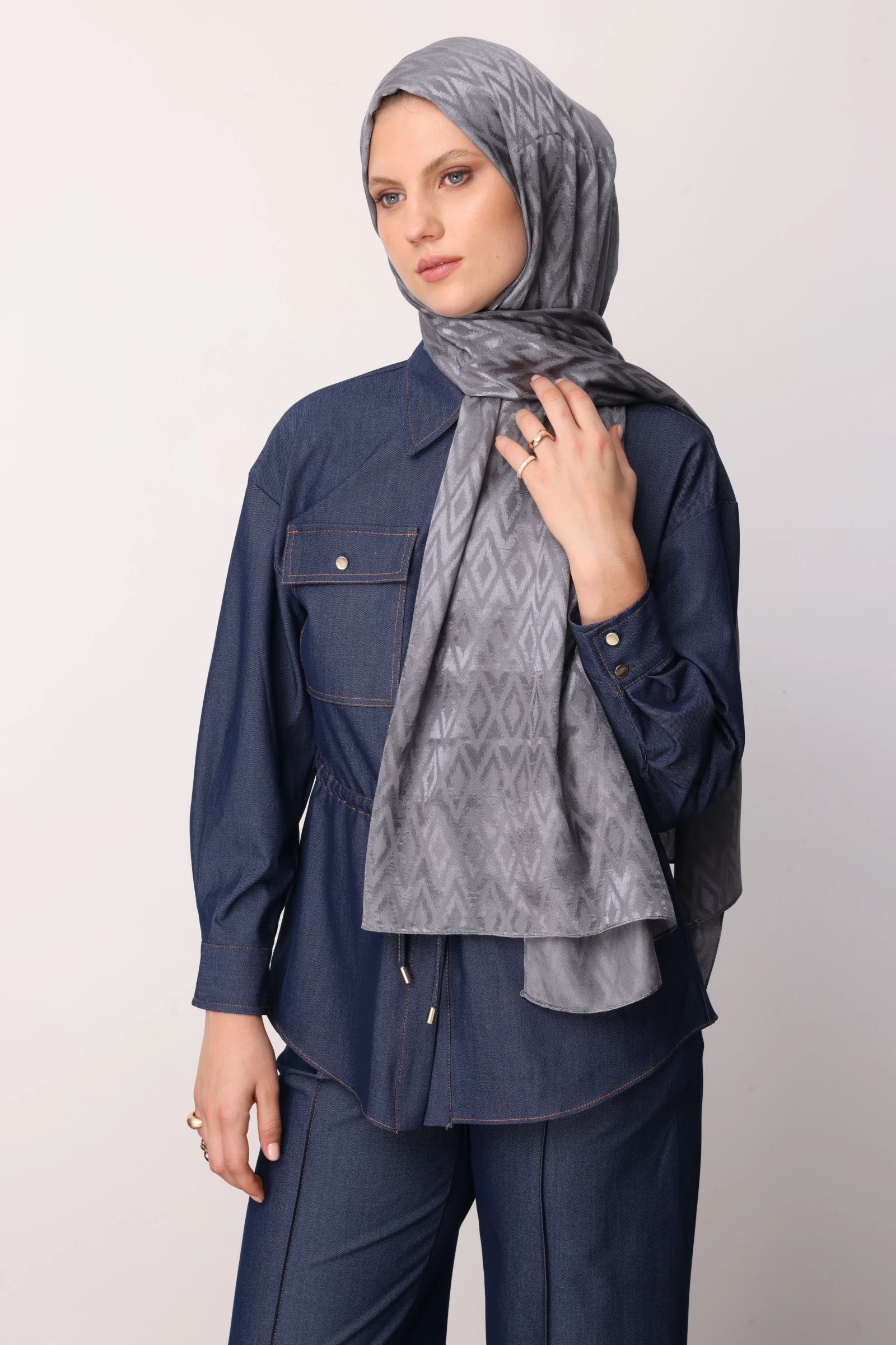 Tile Pattern Shiny Jacquard Shawl - Gray