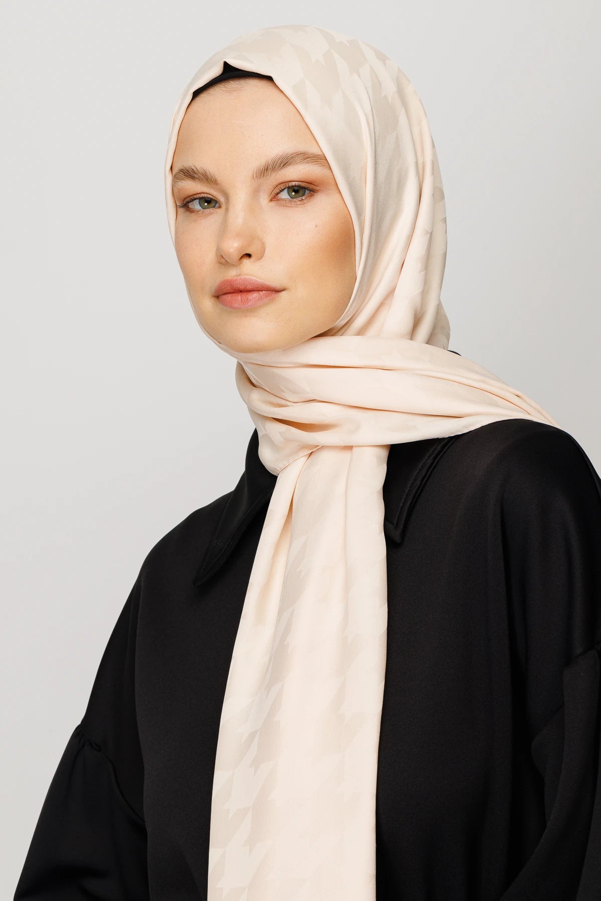 Houndstooth Pattern Silky Jacquard Shawl - Cream