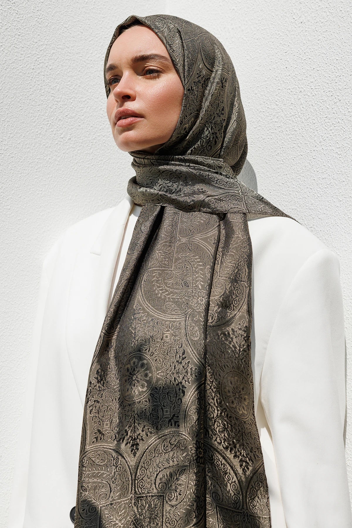 Vera Pattern Shine Line Scarf - Black-Beige