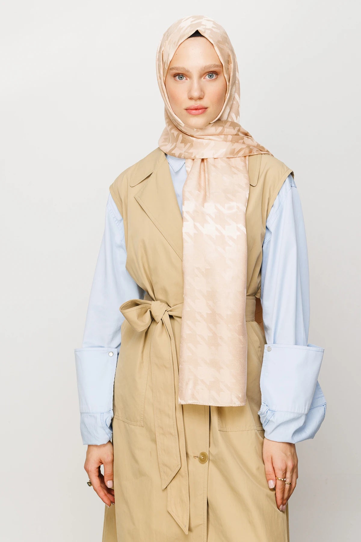 Houndstooth Pattern Shiny Jacquard Shawl - Sand Beige