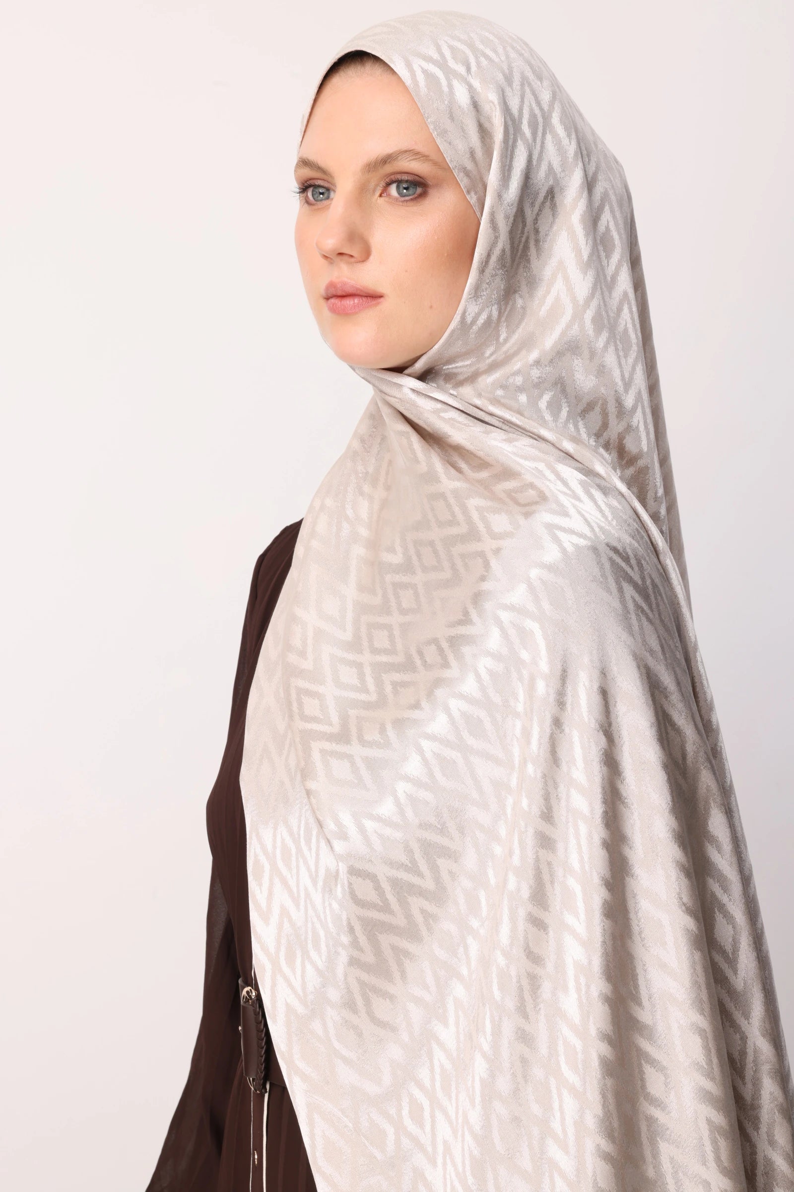 Tile Pattern Shiny Jacquard Shawl - Pearl