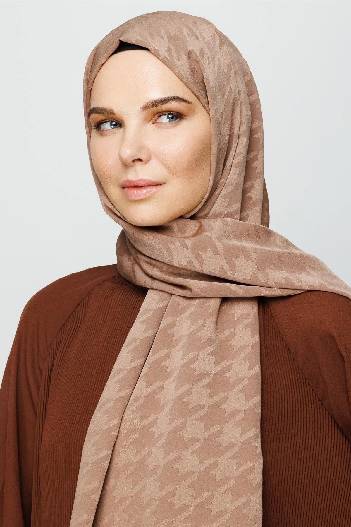 Houndstooth Pattern Silky Jacquard Shawl - Brown