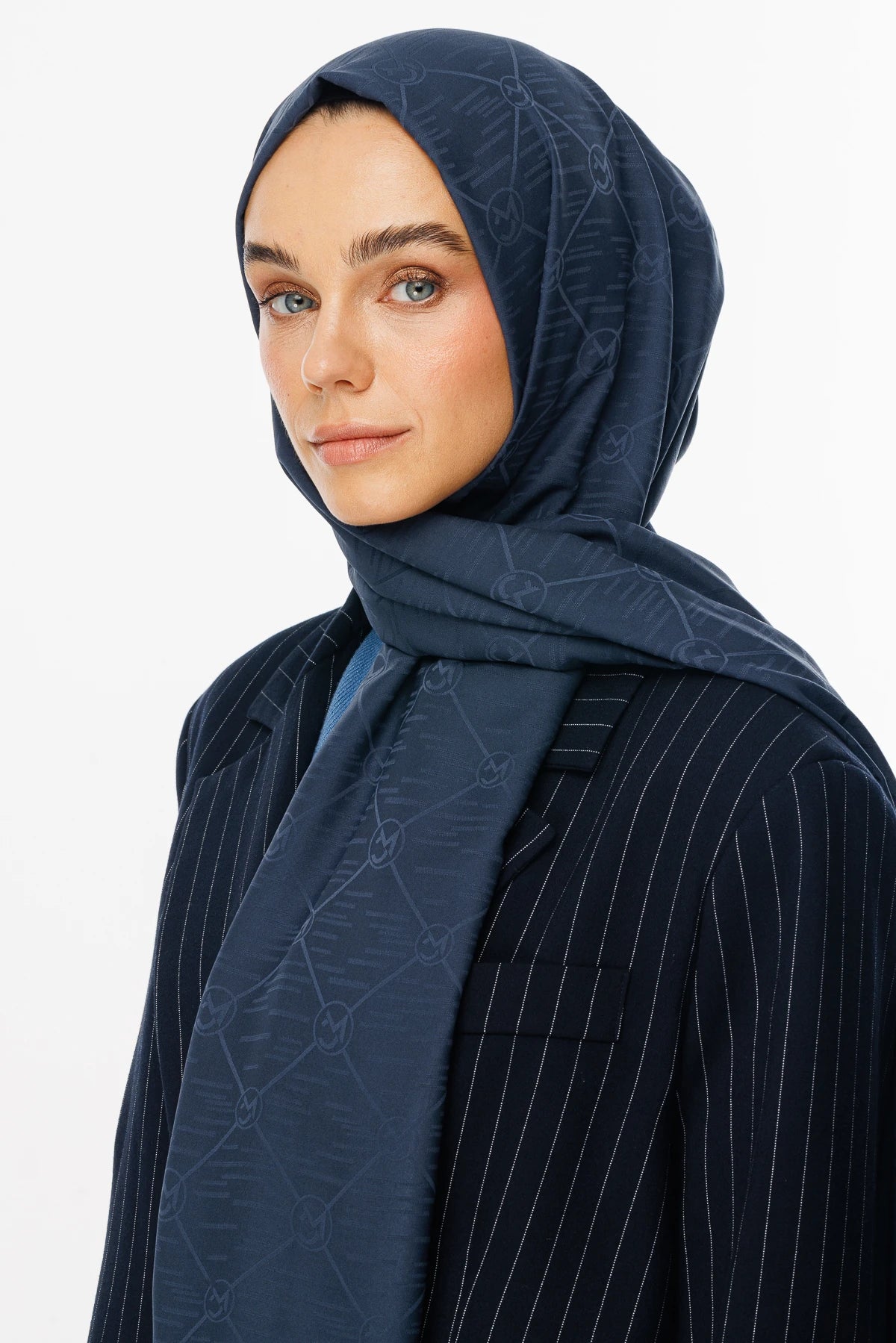 Moon Is Desen Jacquard Shawl - Anthracite