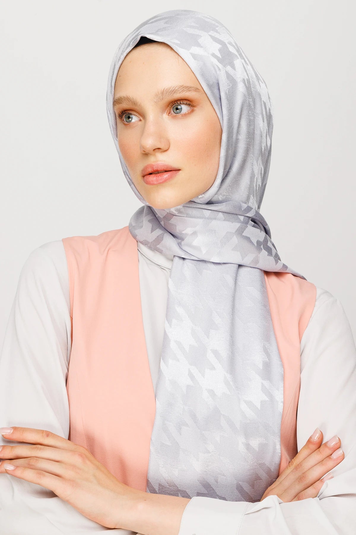 Houndstooth Pattern Shiny Jacquard Shawl - Silver