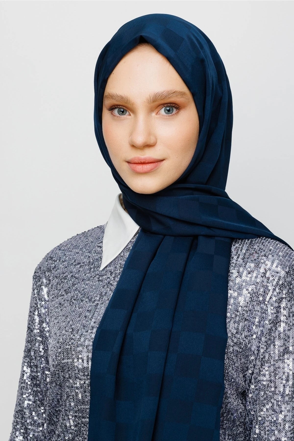 Checkerboard Pattern Silky Jacquard Shawl - Navy blue