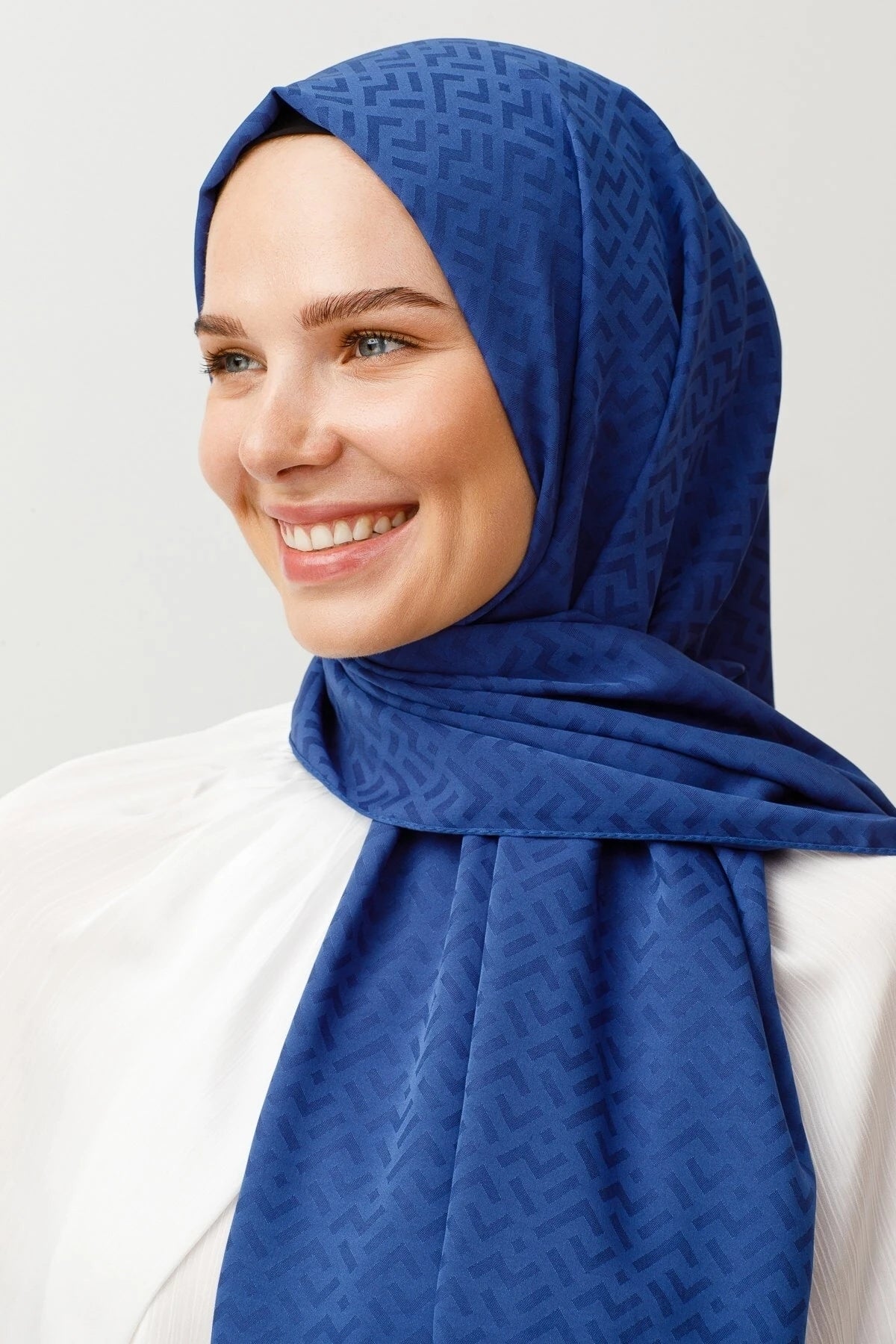 Z Pattern Silky Jacquard Scarf - Indigo