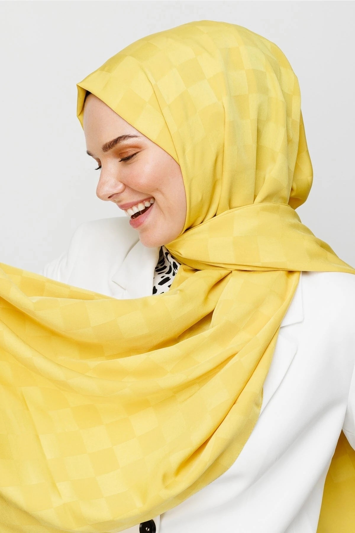 Checkerboard Pattern Silky Jacquard Shawl - Yellow