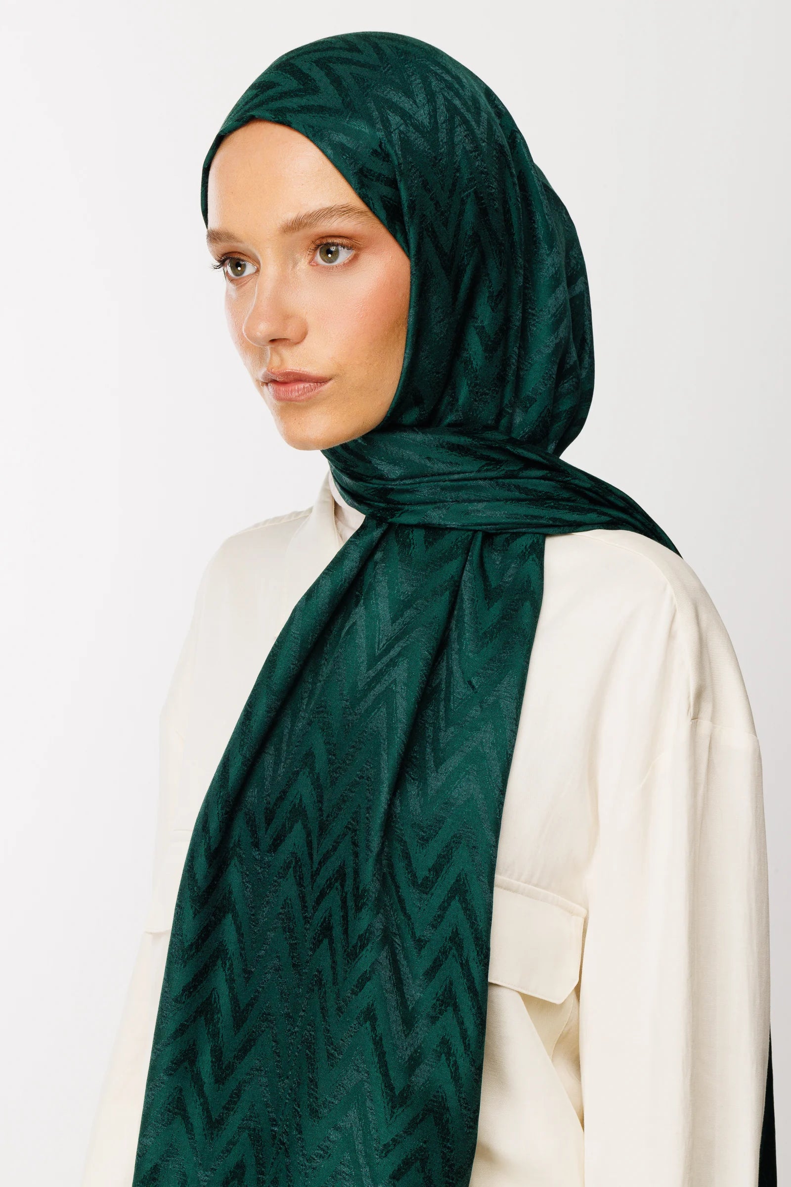 Zigzag Pattern Shiny Jacquard Scarf - Emerald