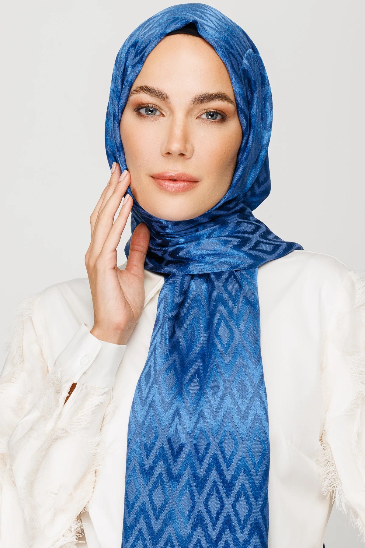 Tile Pattern Shiny Jacquard Shawl - Indigo