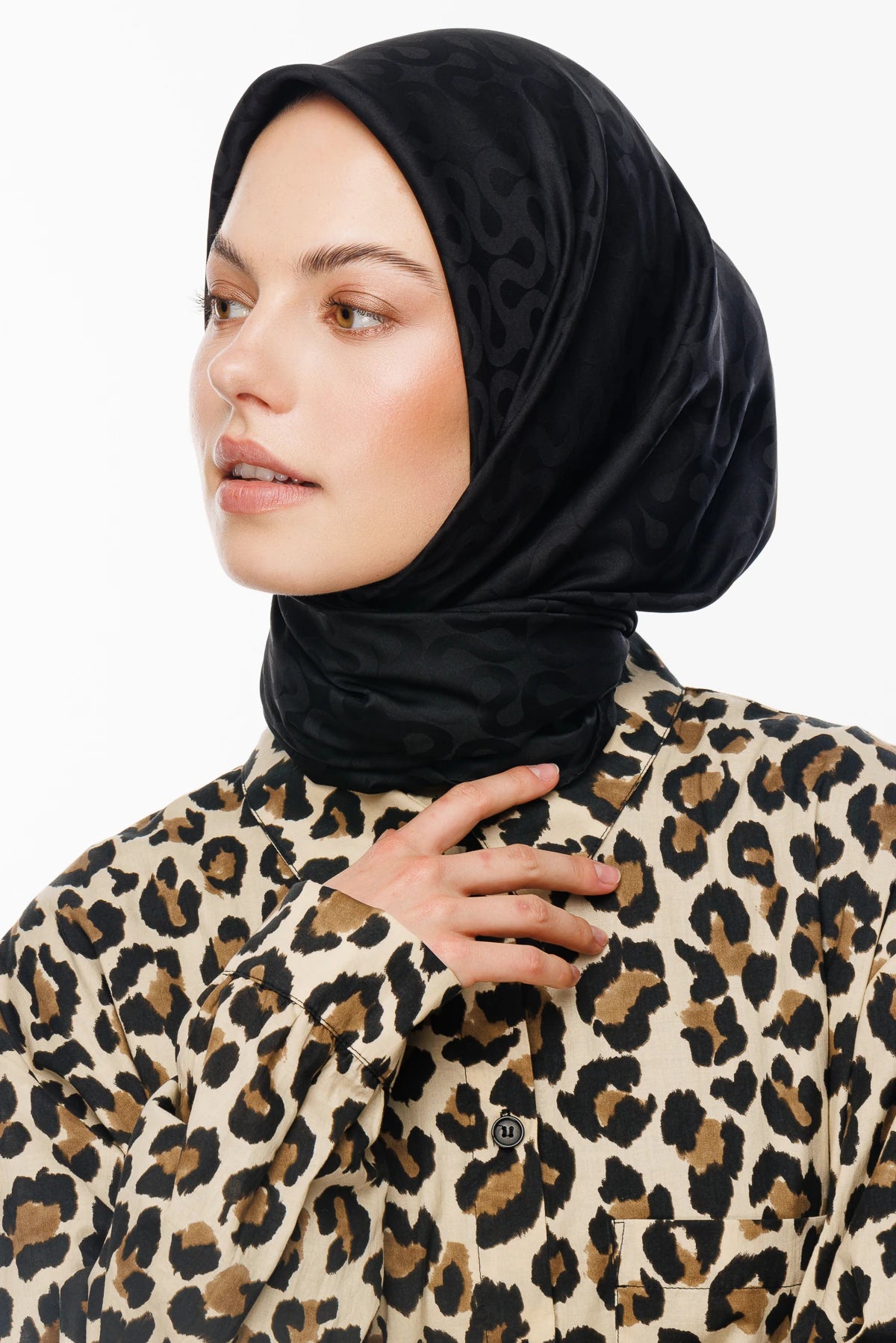 Moon Pattern Silky Jacquard Scarf - Black