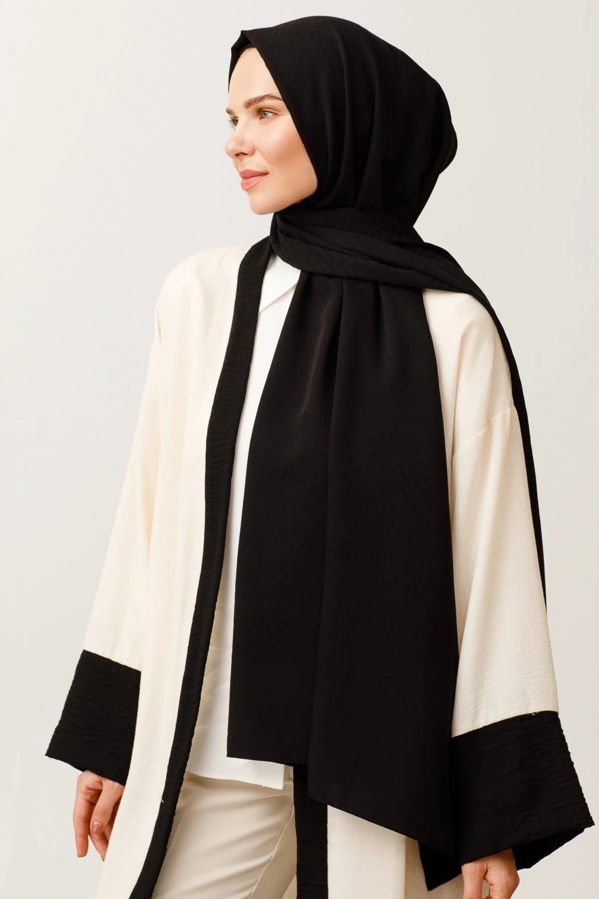 Z Pattern Silky Jacquard Scarf - Black